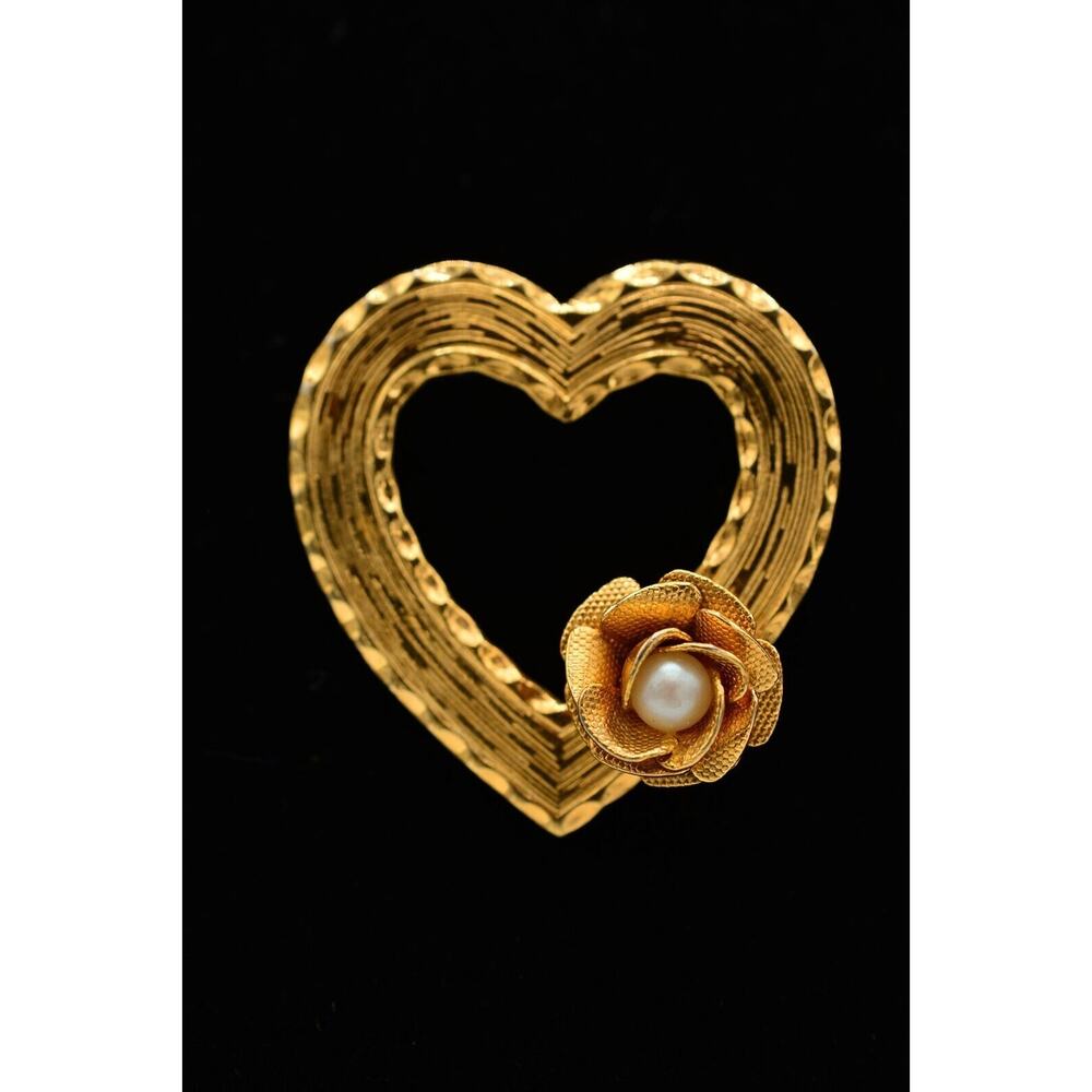 Vintage Heart Pin Brooch Faux Pearl Rose Flower Gold Tone Metal 1980s Bin5B